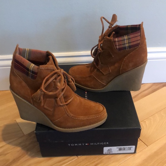 Tommy Hilfiger boots - Picture 2 of 5